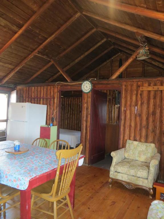 ホテルLake Wolsey Cabins Gore Bay エクステリア 写真