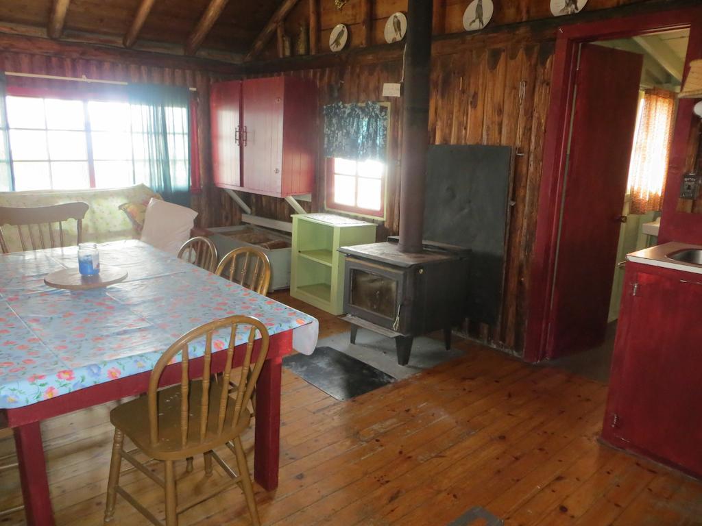 ホテルLake Wolsey Cabins Gore Bay 部屋 写真