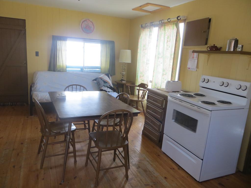 ホテルLake Wolsey Cabins Gore Bay 部屋 写真